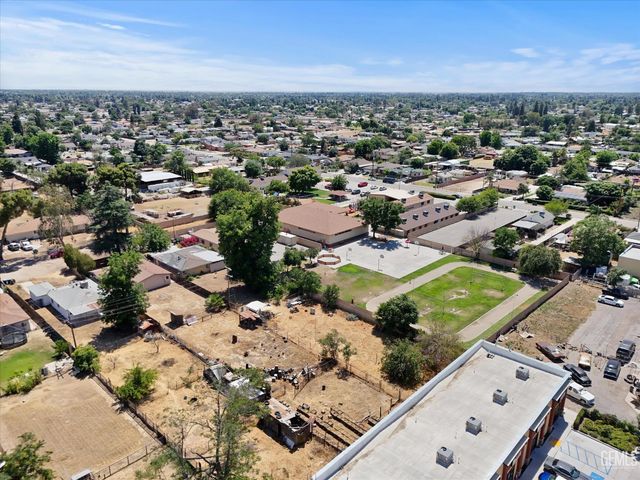 10112 Greenacres Drive, Bakersfield, CA 93312