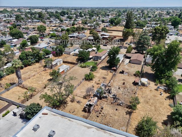 10112 Greenacres Drive, Bakersfield, CA 93312