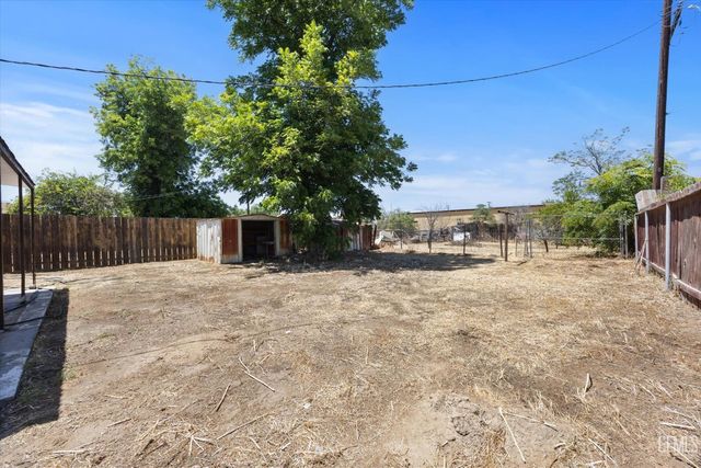 10112 Greenacres Drive, Bakersfield, CA 93312