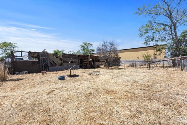 10112 Greenacres Drive, Bakersfield, CA 93312