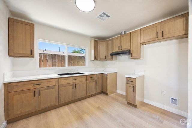 10112 Greenacres Drive, Bakersfield, CA 93312