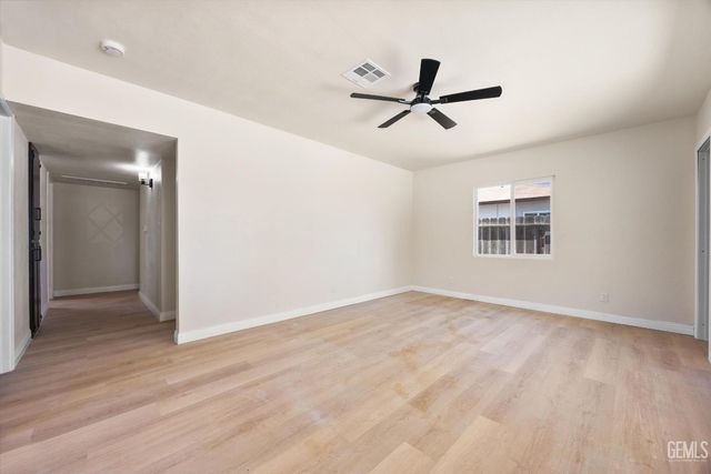 10112 Greenacres Drive, Bakersfield, CA 93312