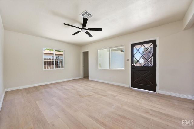 10112 Greenacres Drive, Bakersfield, CA 93312