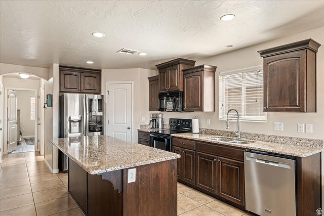 445 N CREEK RIDGE DR, Washington, UT 84780