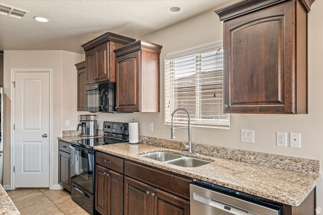 445 N CREEK RIDGE DR, Washington, UT 84780