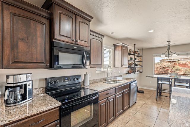 445 N CREEK RIDGE DR, Washington, UT 84780