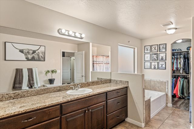 445 N CREEK RIDGE DR, Washington, UT 84780