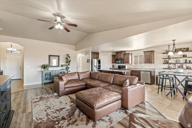 445 N CREEK RIDGE DR, Washington, UT 84780