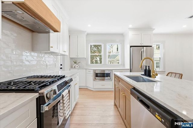 1096 Margaret Street, Teaneck, NJ 07666