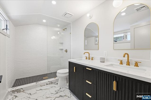 1096 Margaret Street, Teaneck, NJ 07666