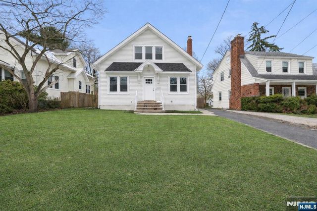1096 Margaret Street, Teaneck, NJ 07666