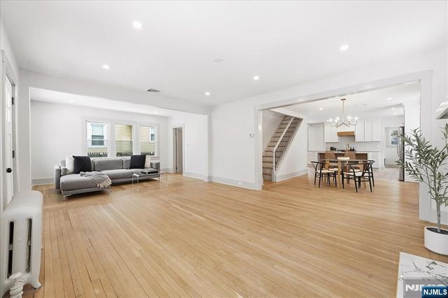 1096 Margaret Street, Teaneck, NJ 07666