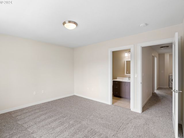 10831 E BURNSIDE St, Portland, OR 97216