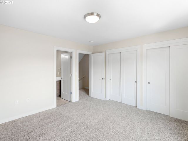 10831 E BURNSIDE St, Portland, OR 97216