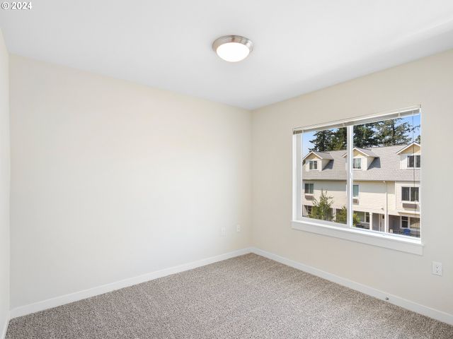10831 E BURNSIDE St, Portland, OR 97216