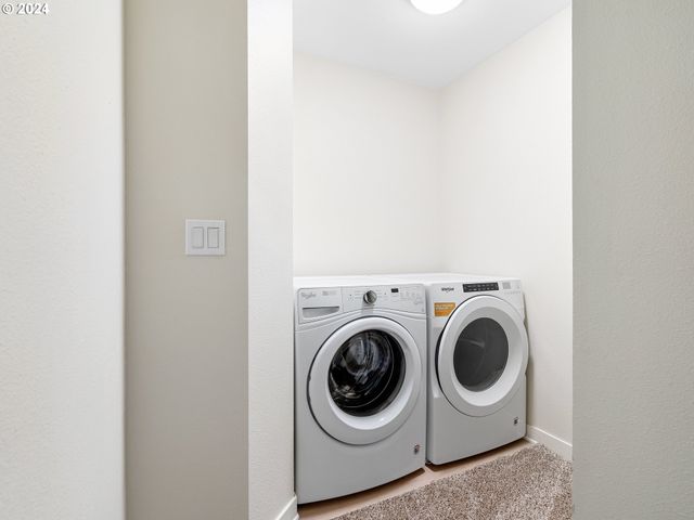 10831 E BURNSIDE St, Portland, OR 97216