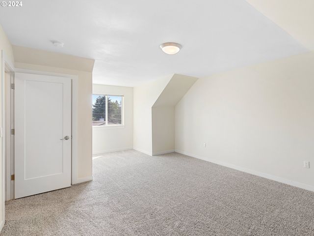 10831 E BURNSIDE St, Portland, OR 97216