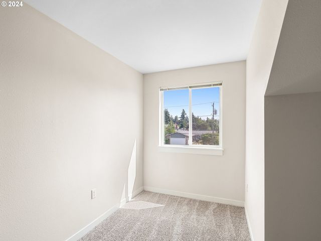 10831 E BURNSIDE St, Portland, OR 97216
