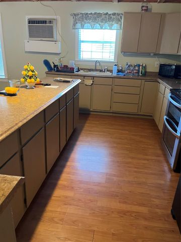 7740 N Us Highway 77, Schulenburg, TX 78956