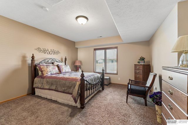 1902 Apollo Lane, Papillion, NE 68133