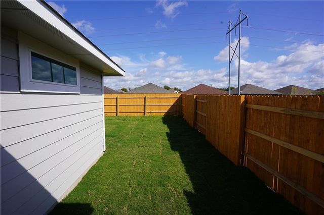 131 Trailstone DR, Bastrop, TX 78602
