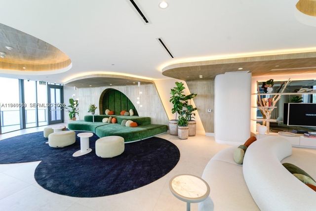 700 NE 24th St 2904, Miami, FL 33137