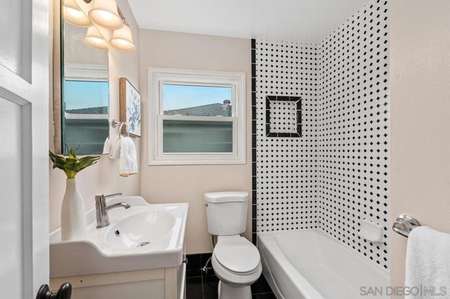 4331 Corinth St, San Diego, CA 92115
