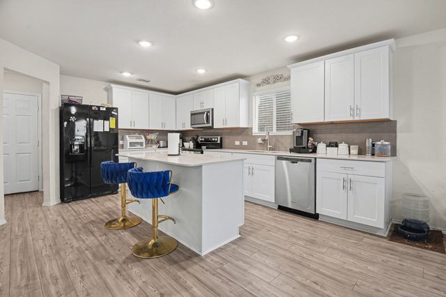 608 Vicksburg Drive, Van Alstyne, TX 75495