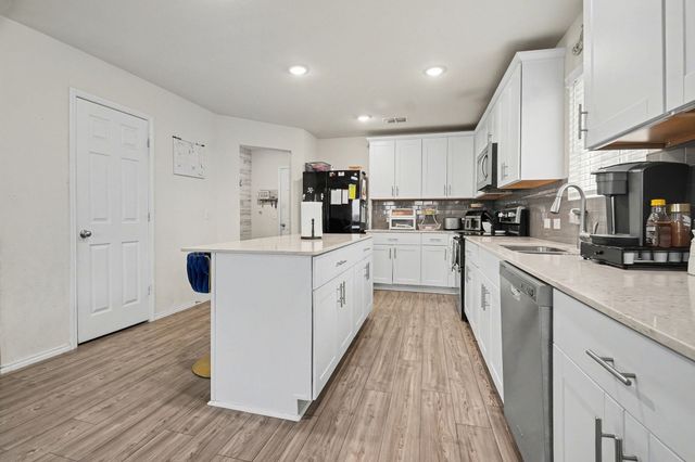 608 Vicksburg Drive, Van Alstyne, TX 75495