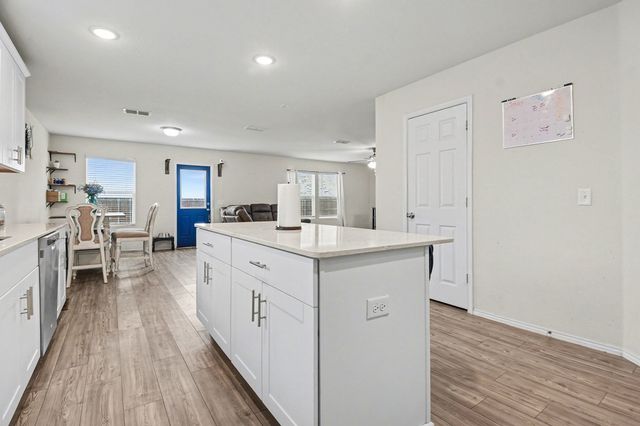 608 Vicksburg Drive, Van Alstyne, TX 75495