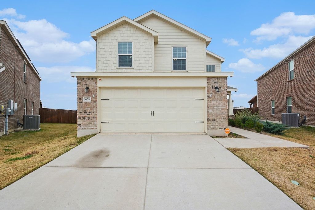 608 Vicksburg Drive, Van Alstyne, TX 75495