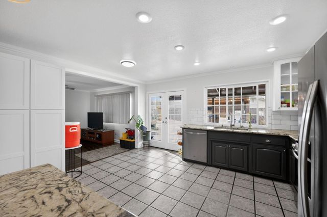 865 Locust Avenue, Manteca, CA 95337