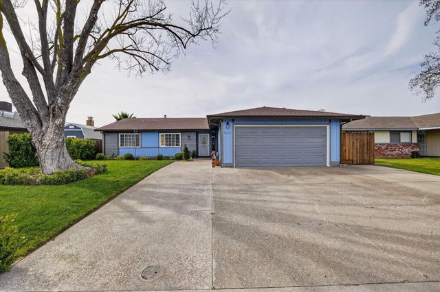 865 Locust Avenue, Manteca, CA 95337