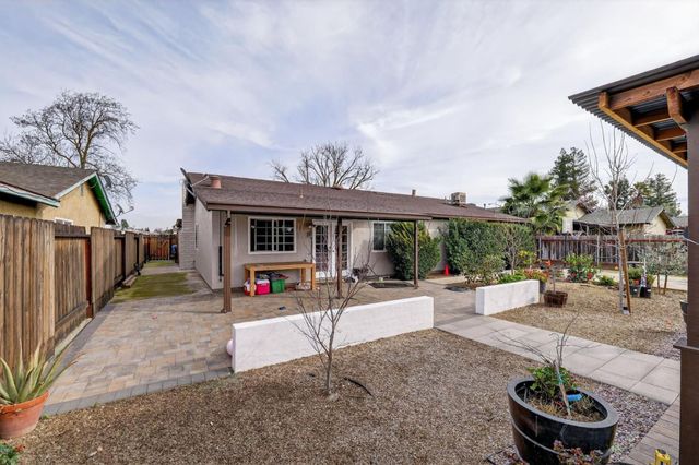 865 Locust Avenue, Manteca, CA 95337