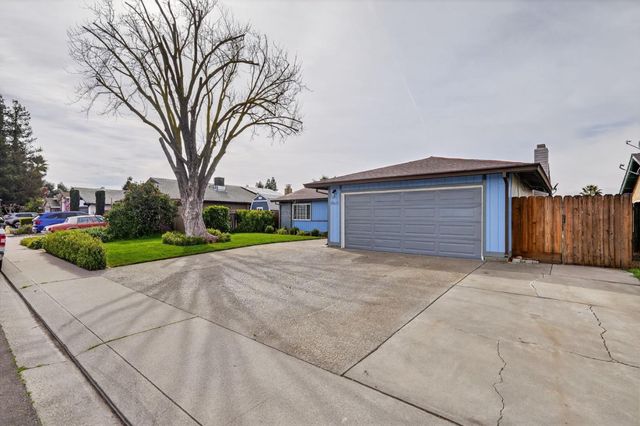 865 Locust Avenue, Manteca, CA 95337