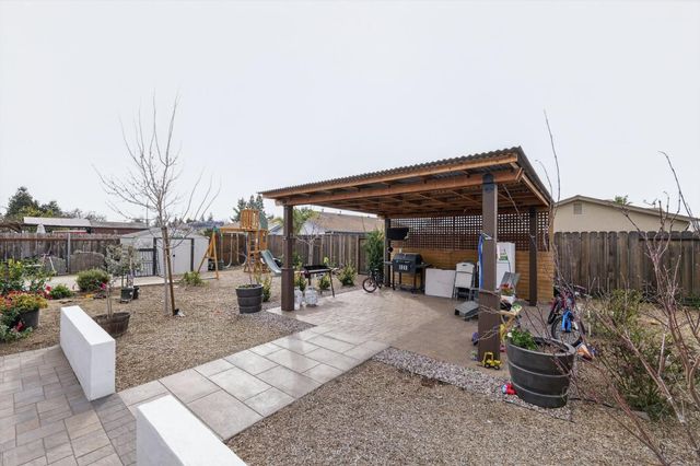 865 Locust Avenue, Manteca, CA 95337