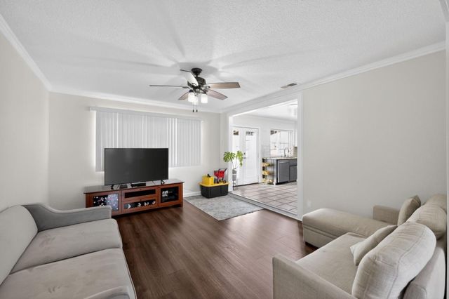 865 Locust Avenue, Manteca, CA 95337