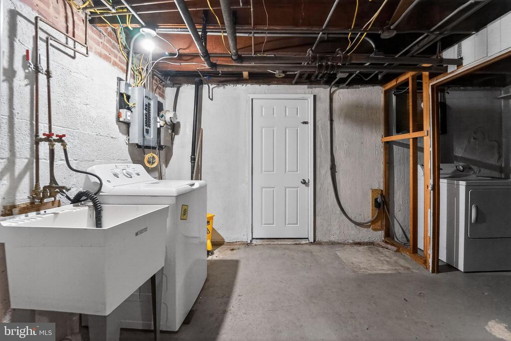 Image 28 of property listing at 1018 W 43RD ST, Baltimore, MD 21211