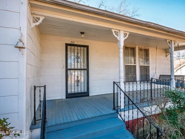 210 Eureka Street, Batesville, MS 38606