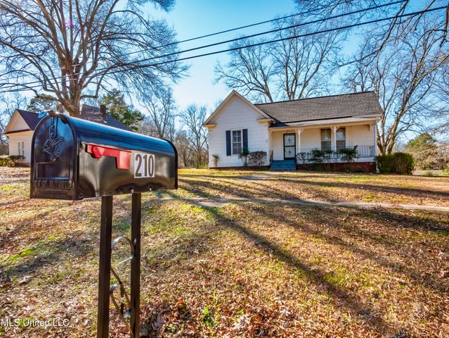 210 Eureka Street, Batesville, MS 38606