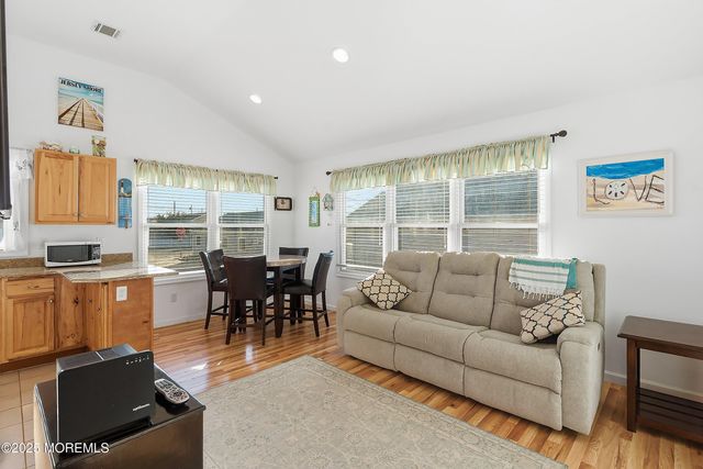 102 W Pompano Way, Lavallette, NJ 08735