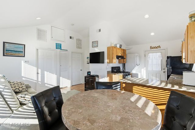 102 W Pompano Way, Lavallette, NJ 08735