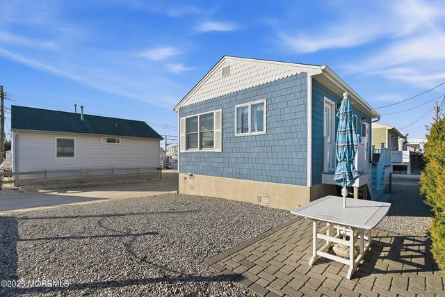 102 W Pompano Way, Lavallette, NJ 08735