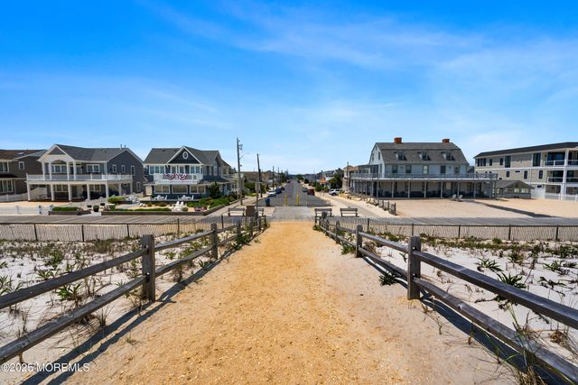 102 W Pompano Way, Lavallette, NJ 08735