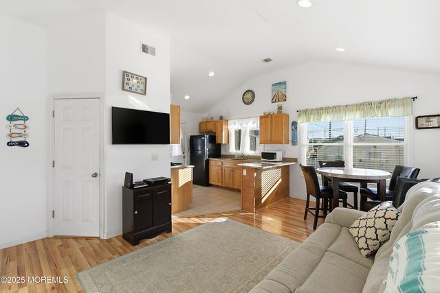 102 W Pompano Way, Lavallette, NJ 08735