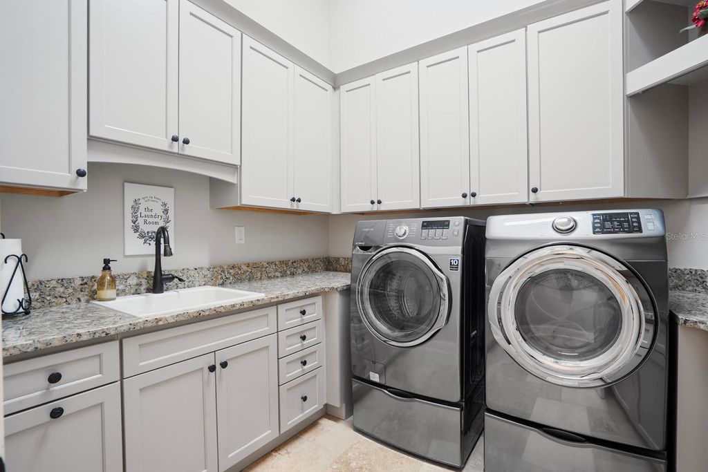 Image 27 of property listing at 1735 FOSS AVENUE, Orlando, FL 32814