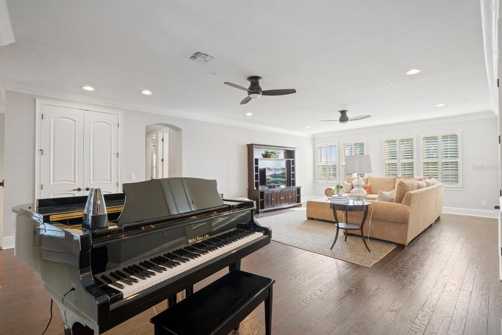 Image 36 of property listing at 1735 FOSS AVENUE, Orlando, FL 32814