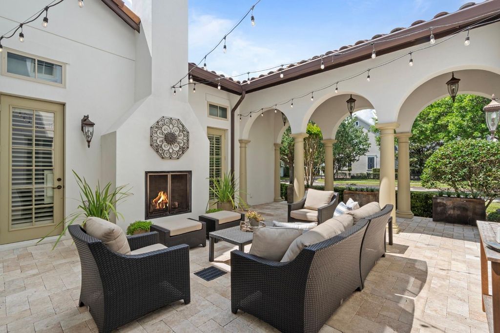 Image 9 of property listing at 1735 FOSS AVENUE, Orlando, FL 32814