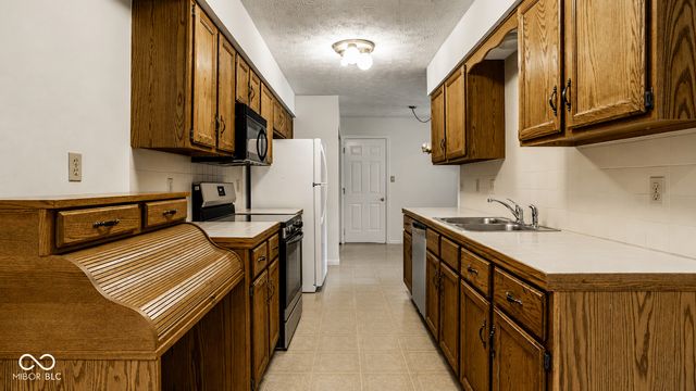 9223 Golden Oaks E, Indianapolis, IN 46260