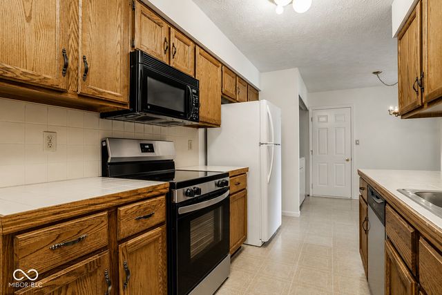 9223 Golden Oaks E, Indianapolis, IN 46260